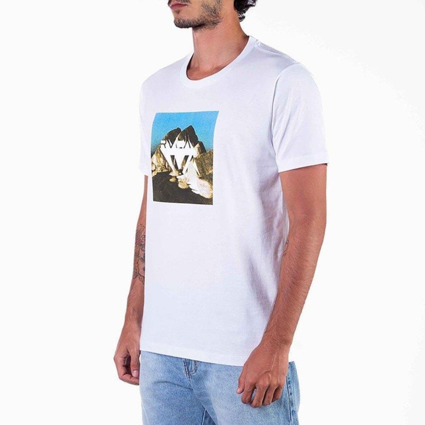 Camiseta RVCA Bedrock - Masculina - Foto 3