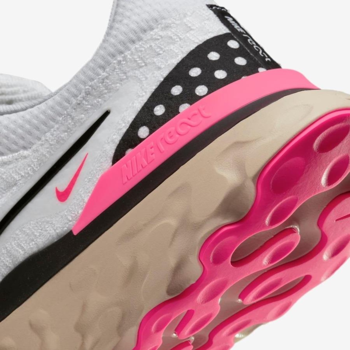 White and best sale pink nike react