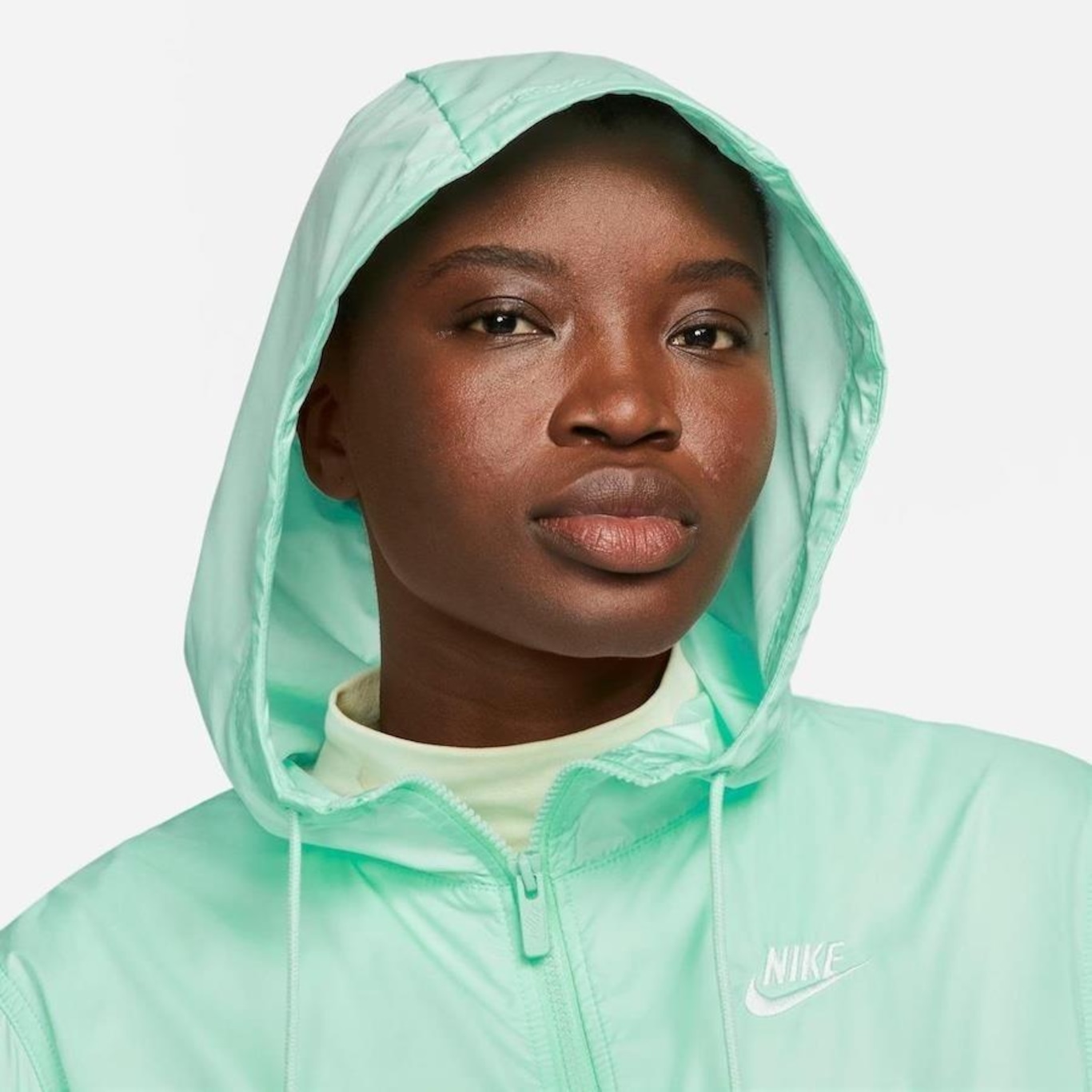 Jaqueta Nike Sportswear Essential Repel com Capuz - Feminina em Promoção