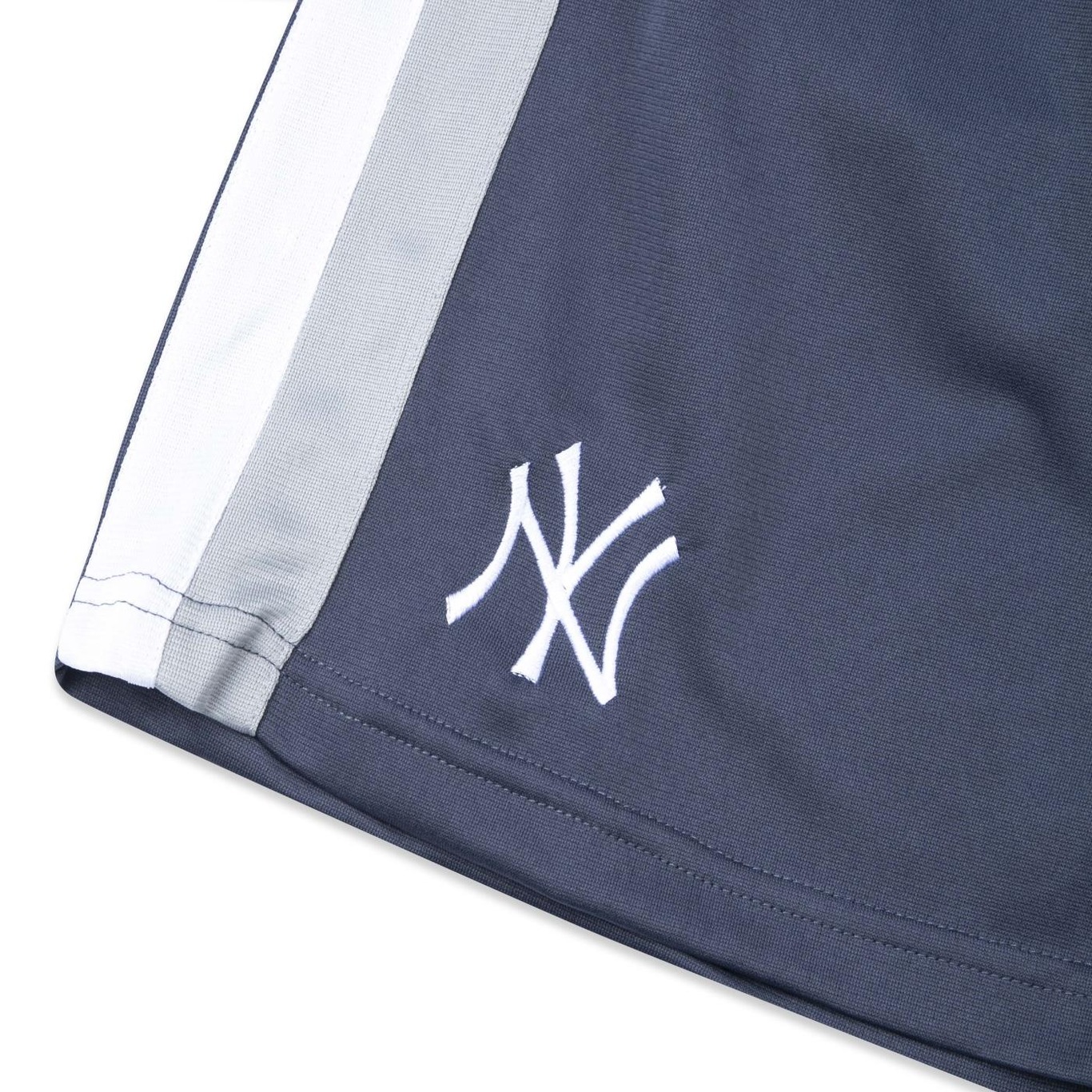 Bermuda Performance New Era MLB New York Yankees Core Stripe - Masculina - Foto 3