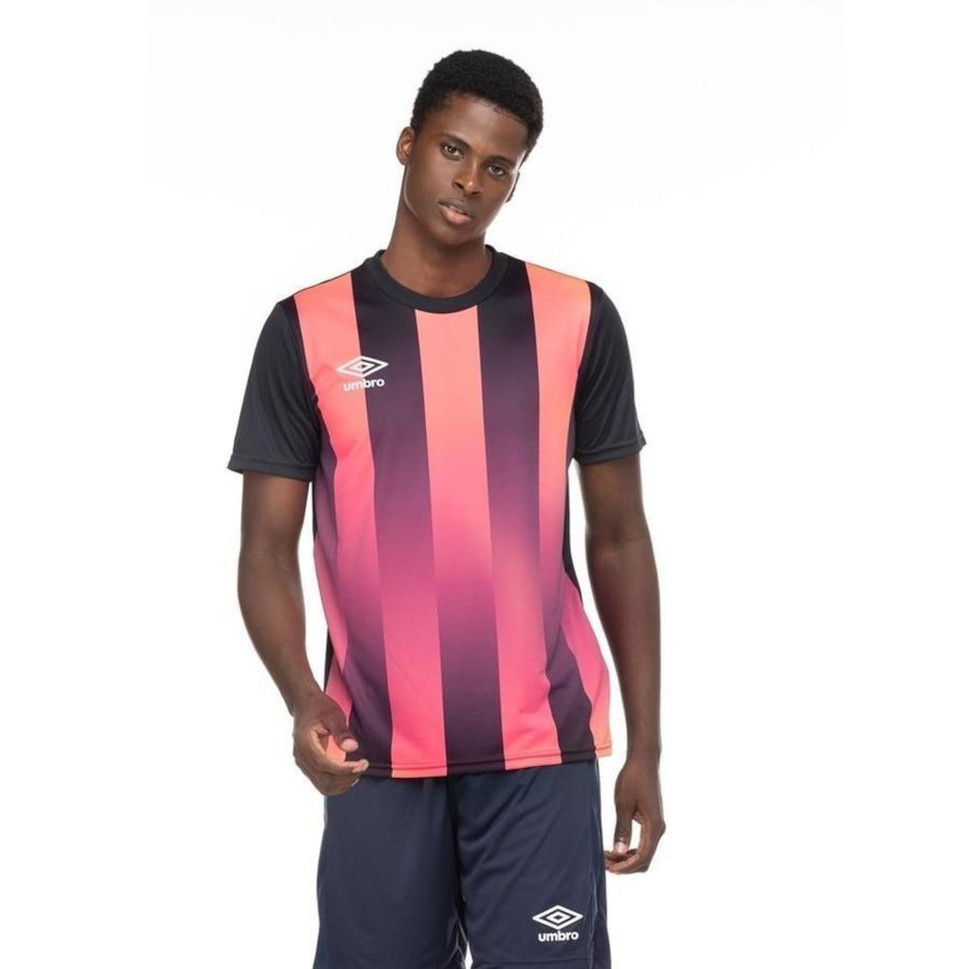 Camiseta Umbro Gridlines - Masculina - Foto 1