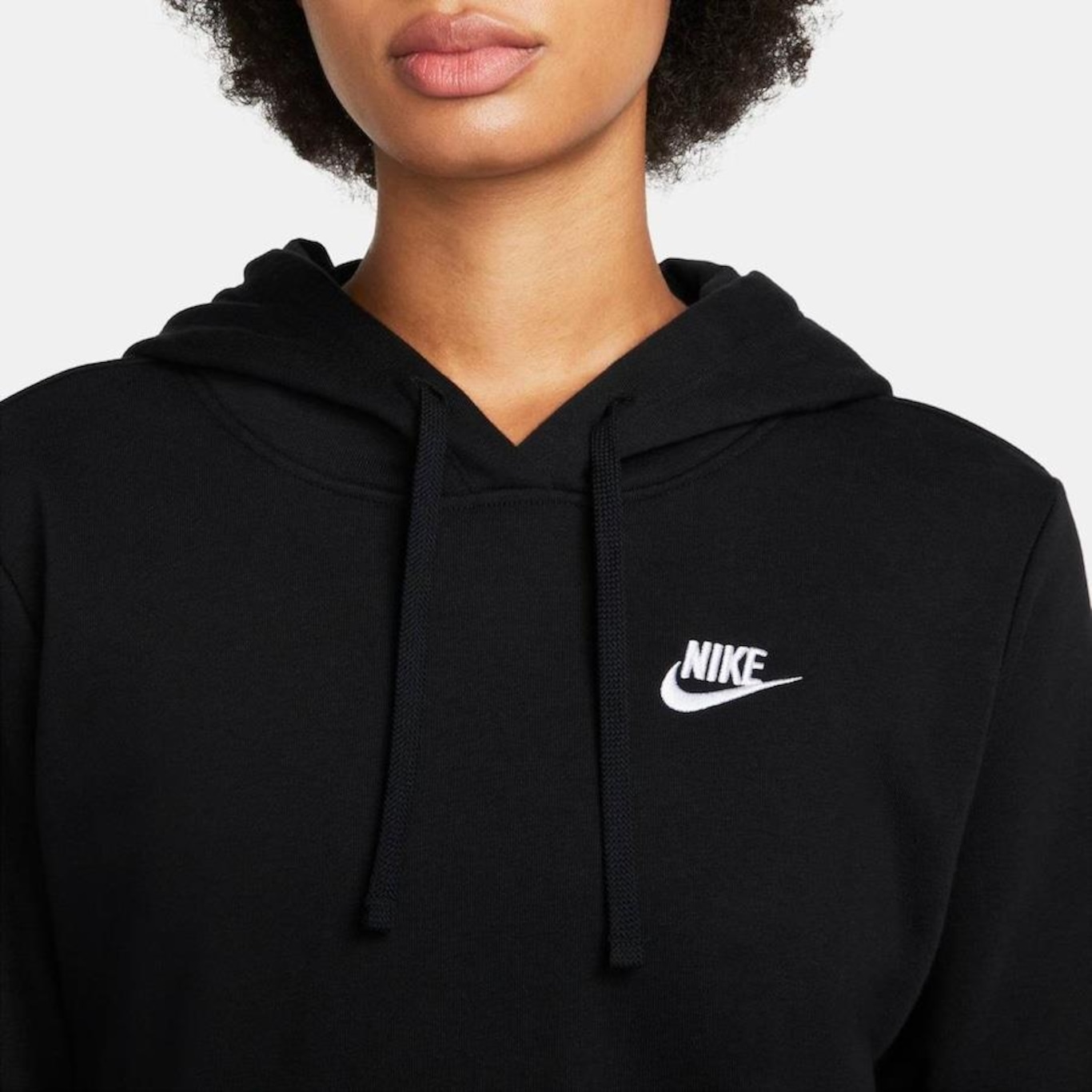 Blusão com Capuz Nike Sportswear Club Fleece - Feminino - Foto 3