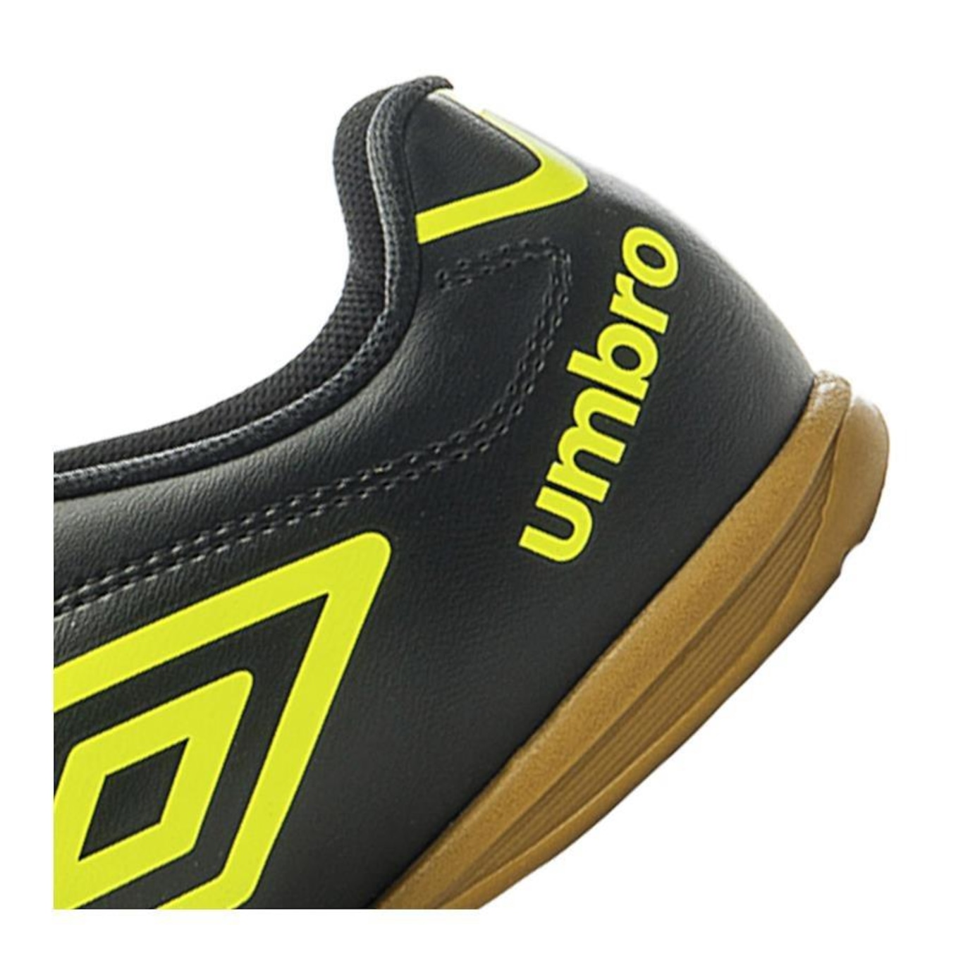 Chuteira Futsal Umbro Class + Par de Meias - Adulto - Foto 6