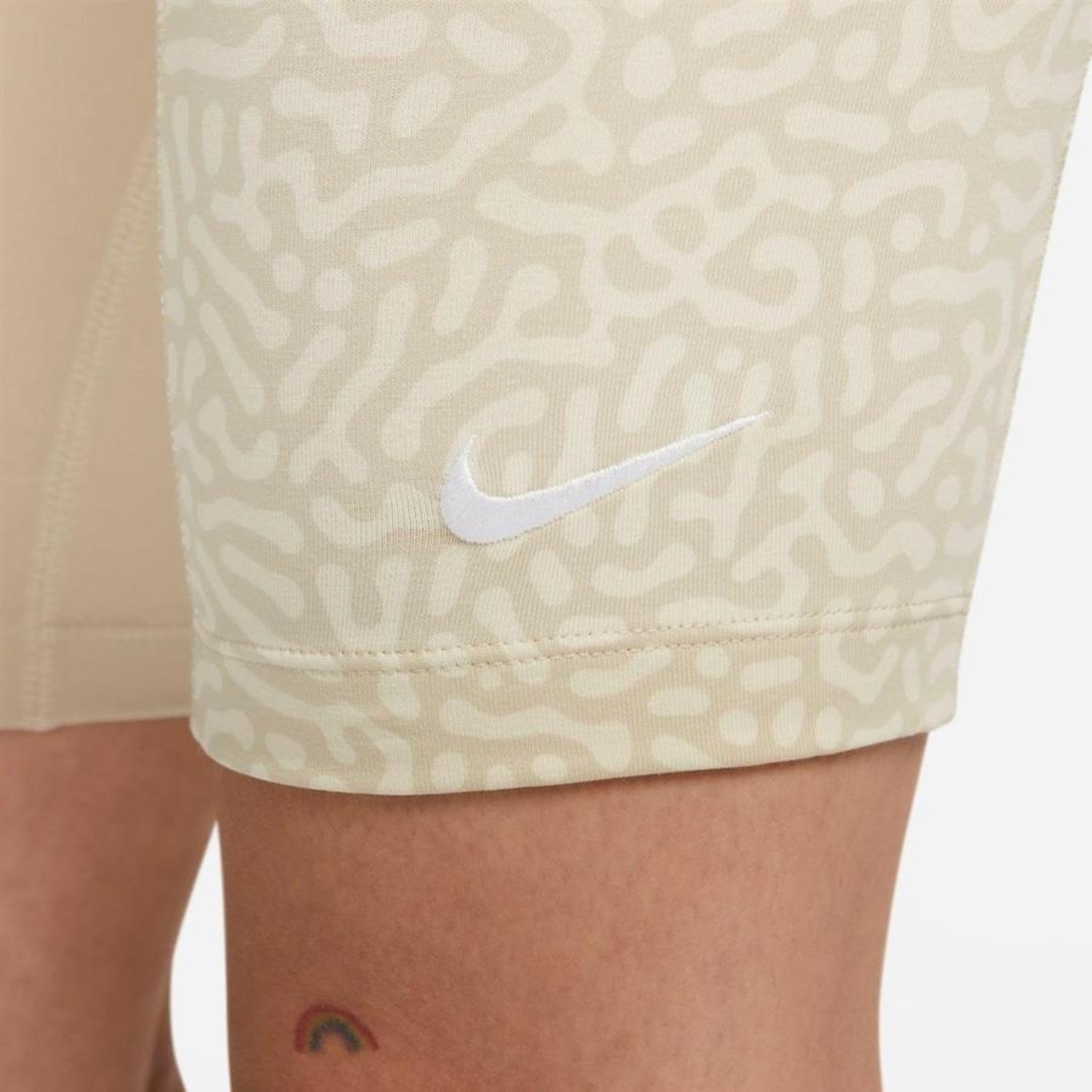 Shorts Nike Sportswear Sport Shine - Feminino - Foto 4