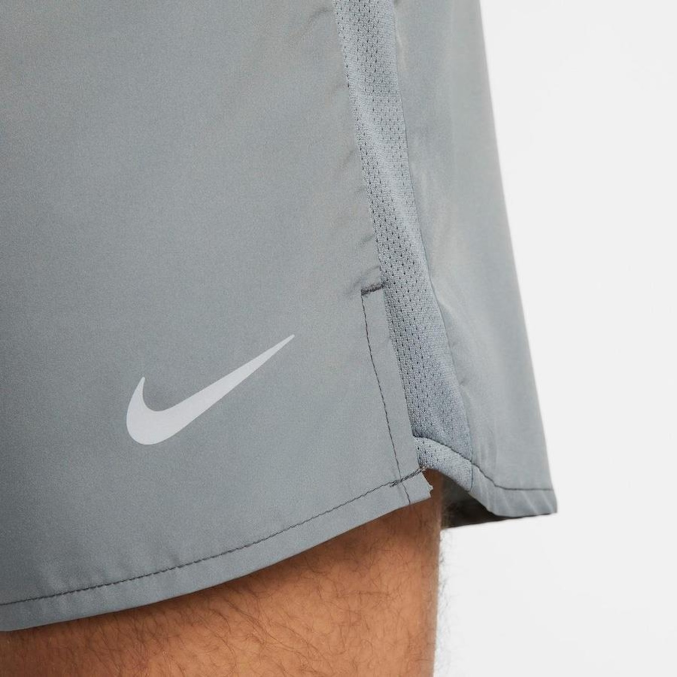 Shorts Nike Dri-FIT Challenger - Masculino - Foto 4