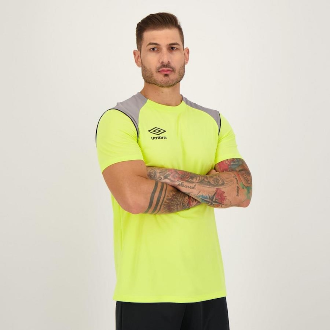 Camiseta Umbro Color Pipe - Masculina - Foto 2