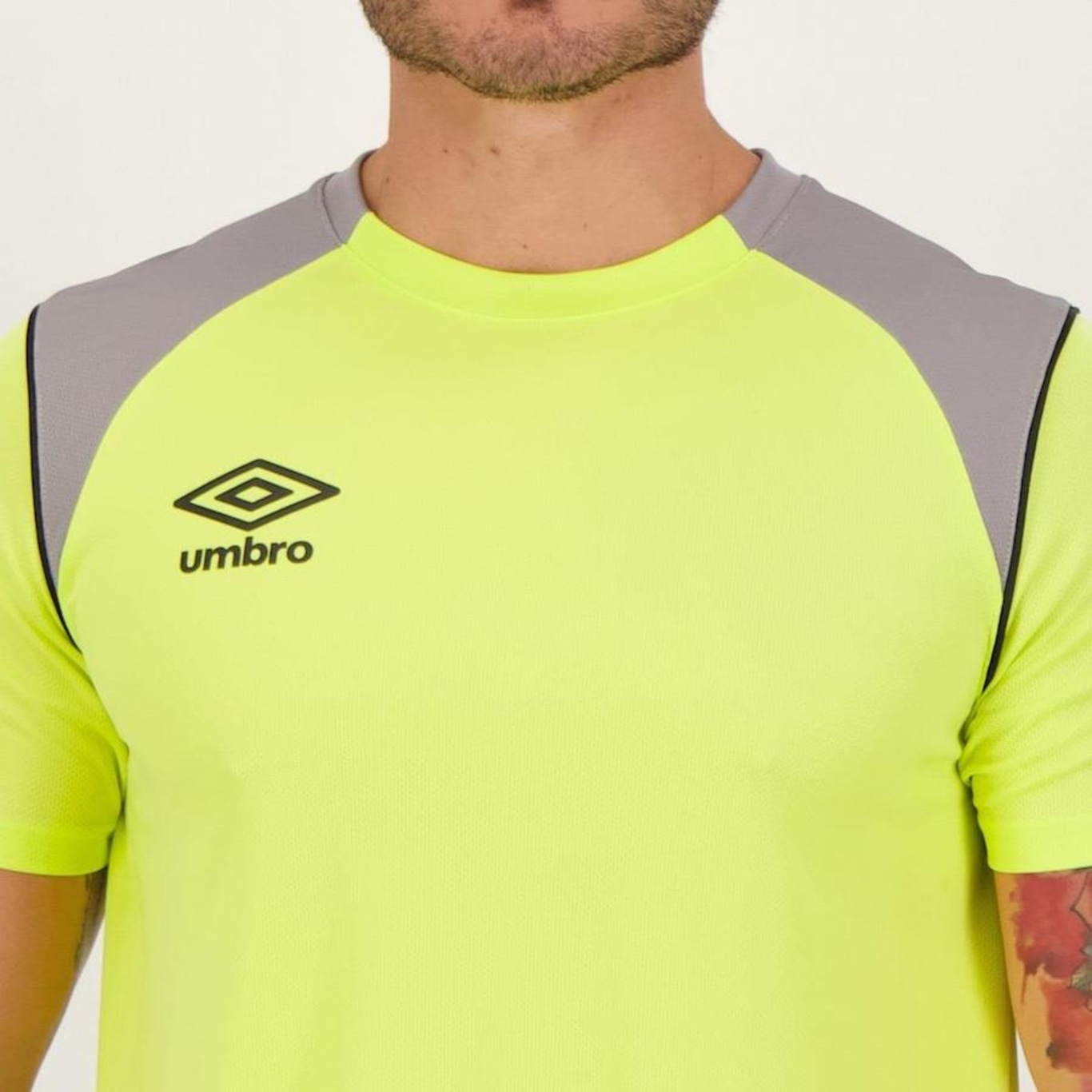 Camiseta Umbro Color Pipe - Masculina - Foto 4