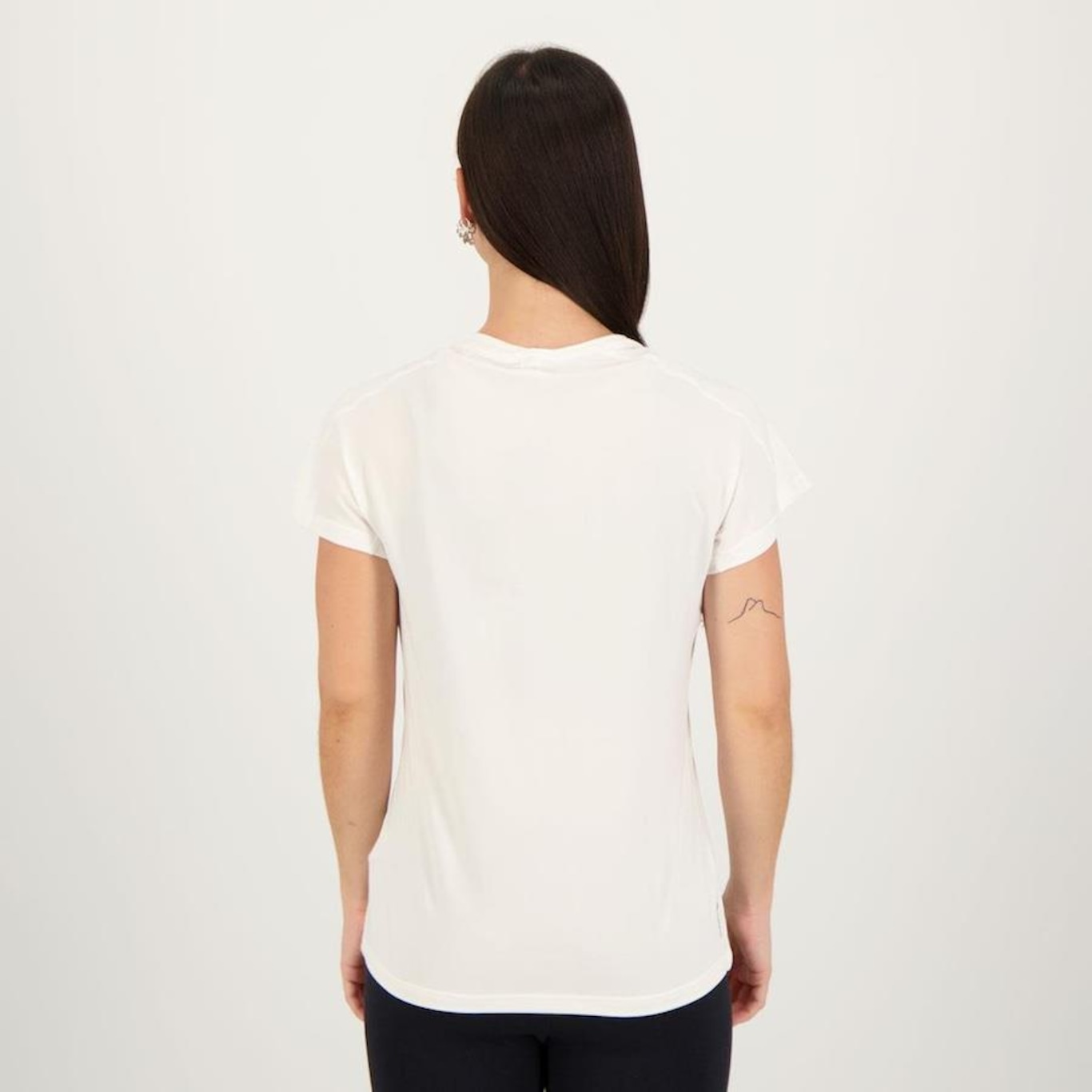 Camiseta adidas Essentials Minimal - Feminina - Foto 3