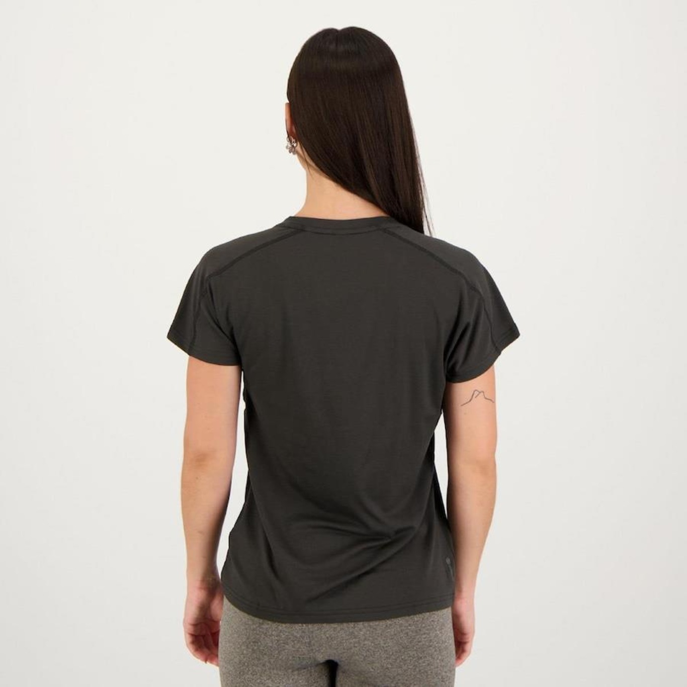 Camiseta adidas Essentials Minimal - Feminina - Foto 3