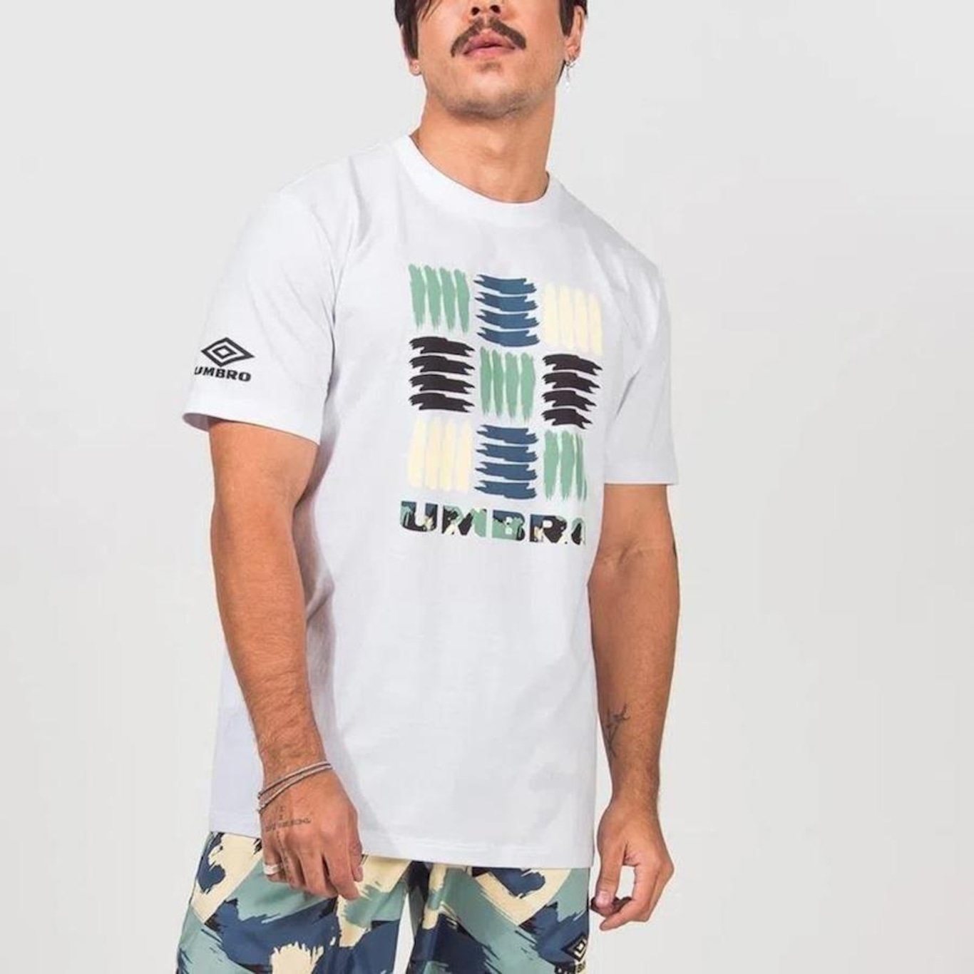 Camiseta Umbro Trace Beach - Masculina - Foto 1