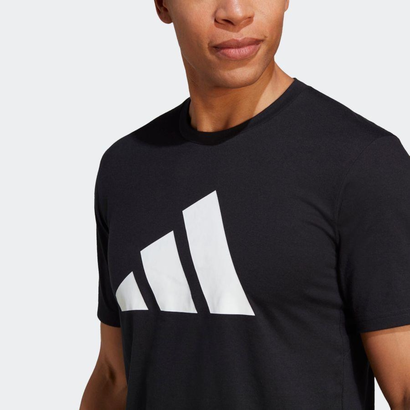 Camiseta adidas Logo - Masculina - Foto 6