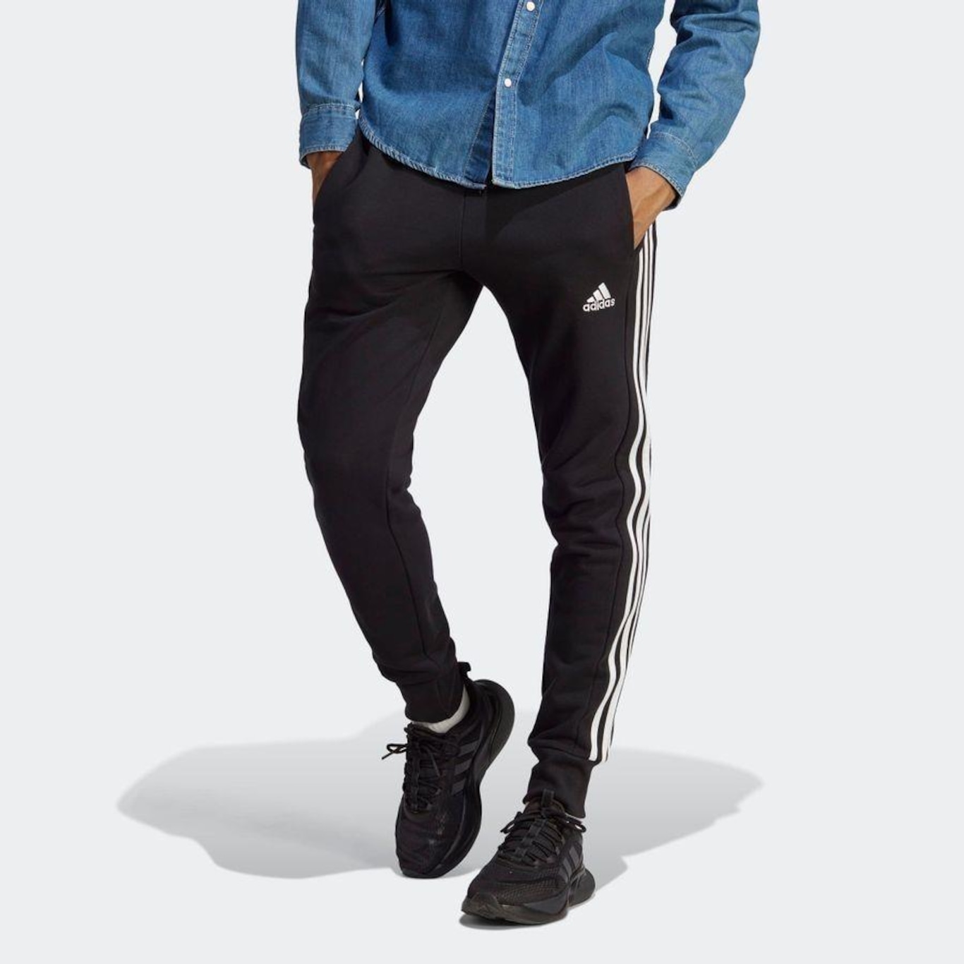 Calça adidas 3 Stripes French Terry com Punho - Masculina - Foto 4