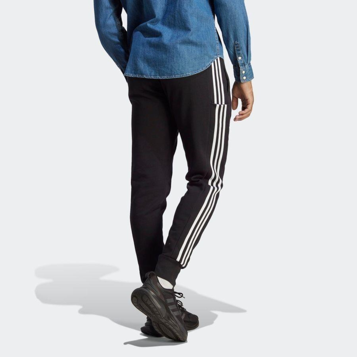 Calça adidas 3 Stripes French Terry com Punho - Masculina - Foto 6