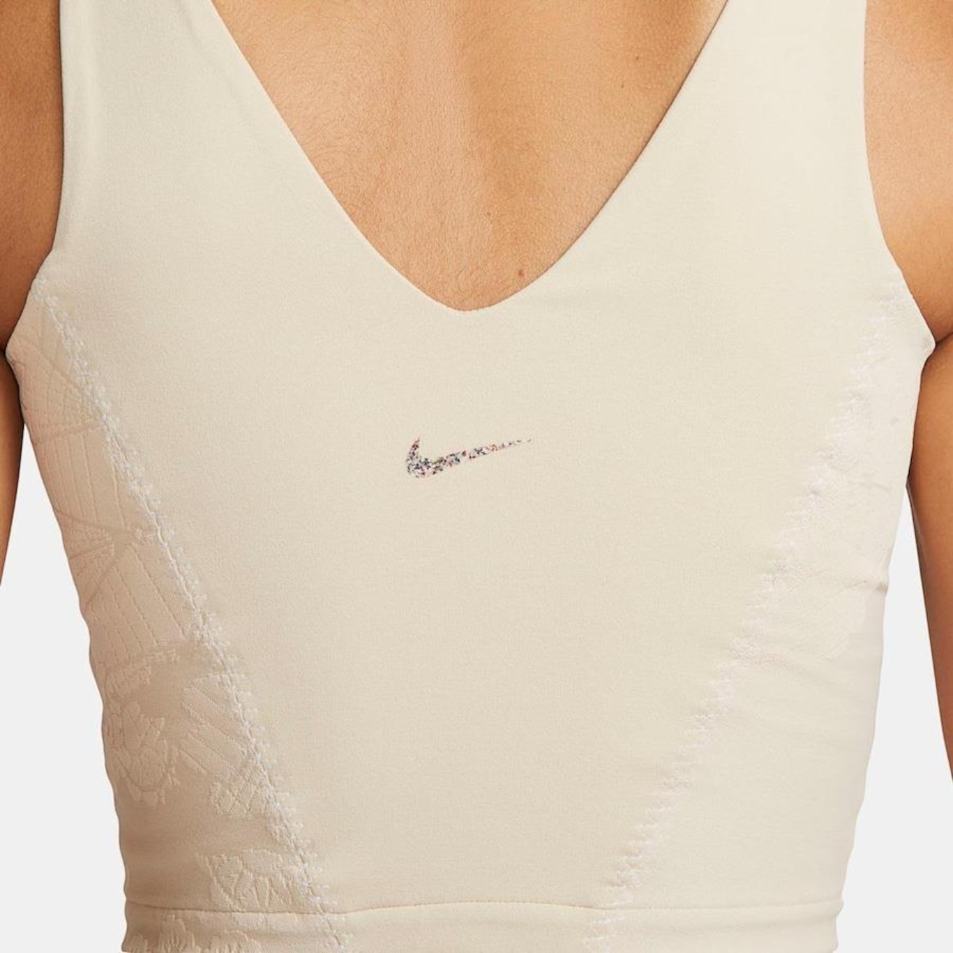 Camiseta Regata Nike Yoga Luxe - Feminina - Foto 4