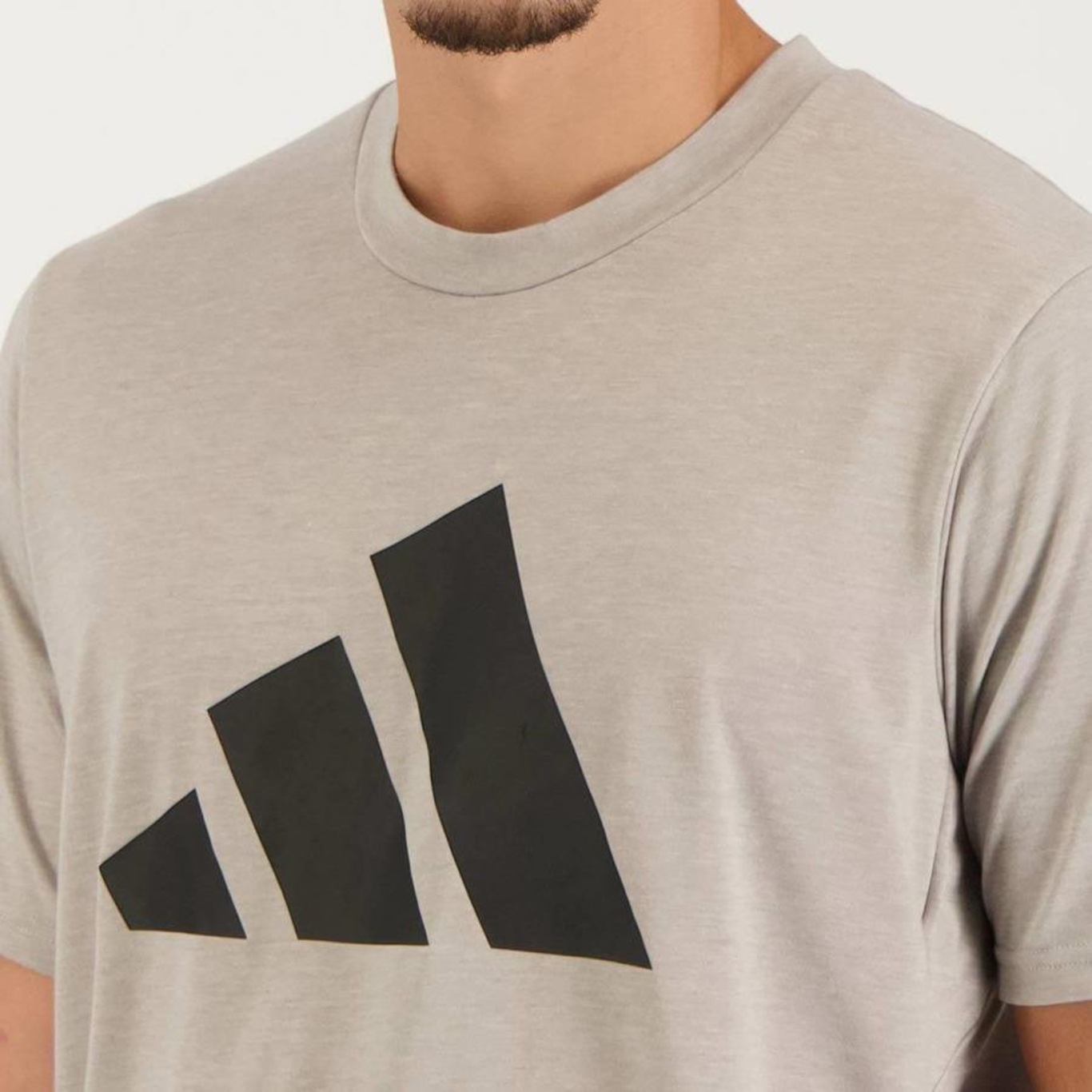 Camiseta adidas Essentials Logo - Masculina - Foto 4