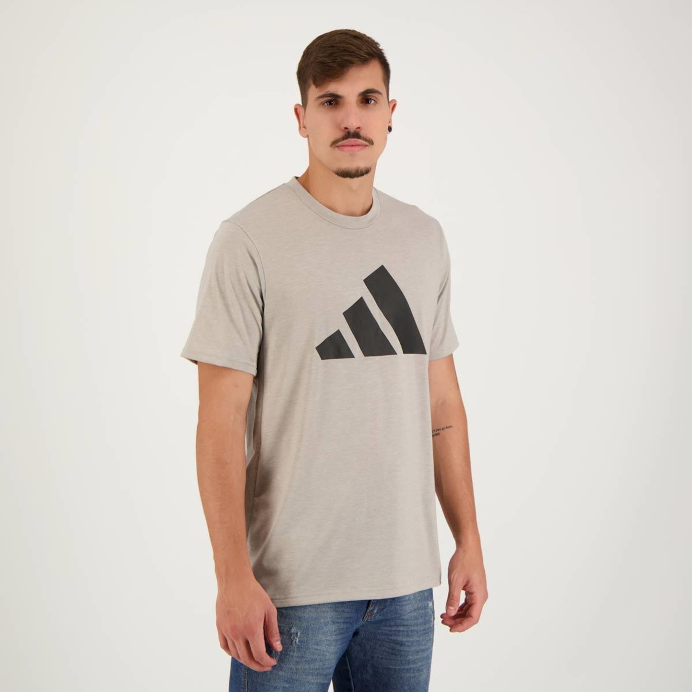 Camiseta adidas Essentials Logo - Masculina - Foto 5