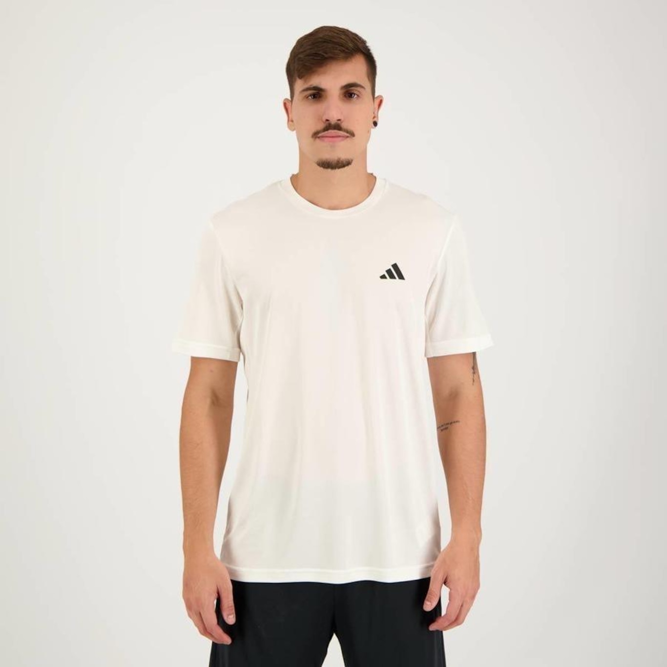 Camiseta adidas Essentials Base - Masculina - Foto 1