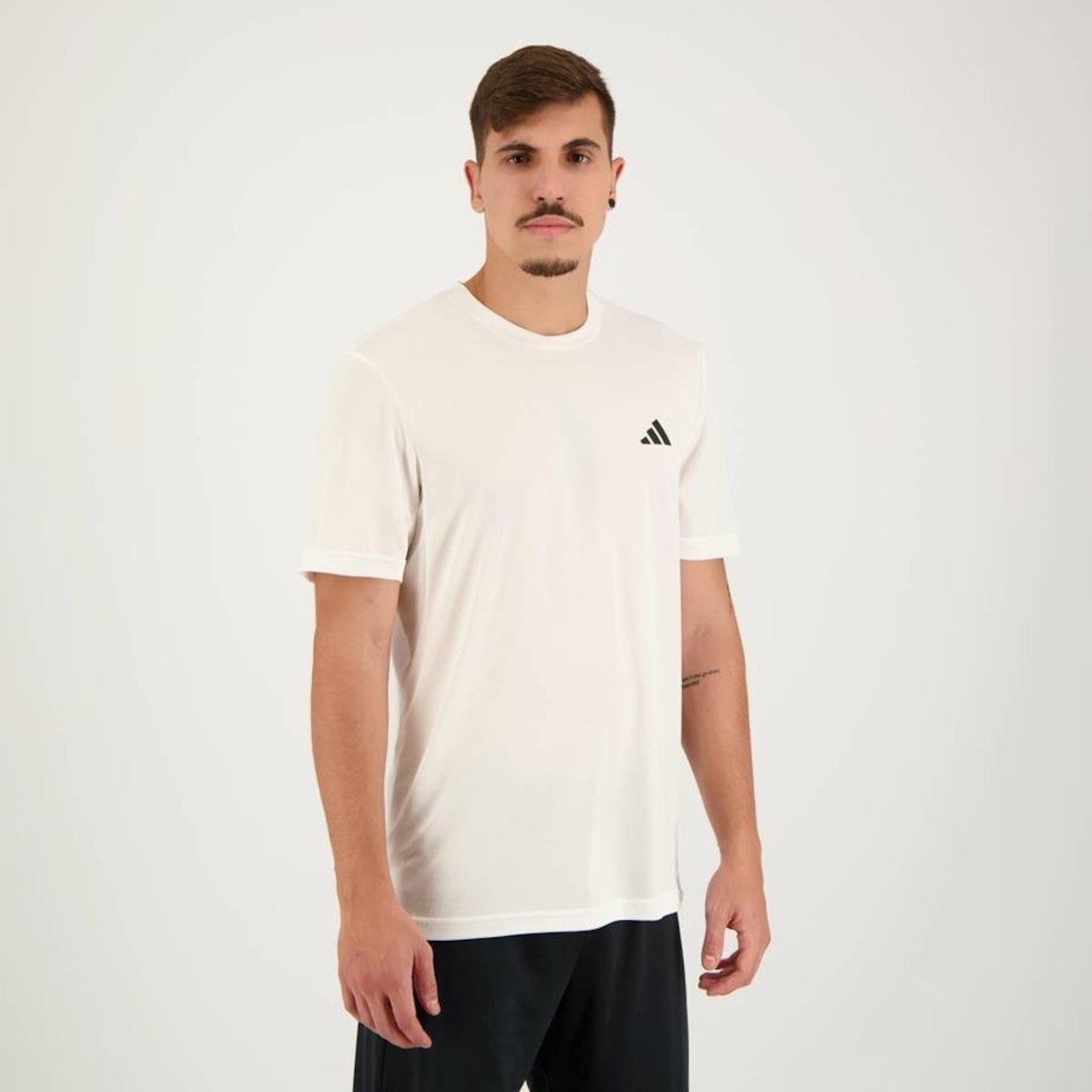 Camiseta adidas Essentials Base - Masculina - Foto 5