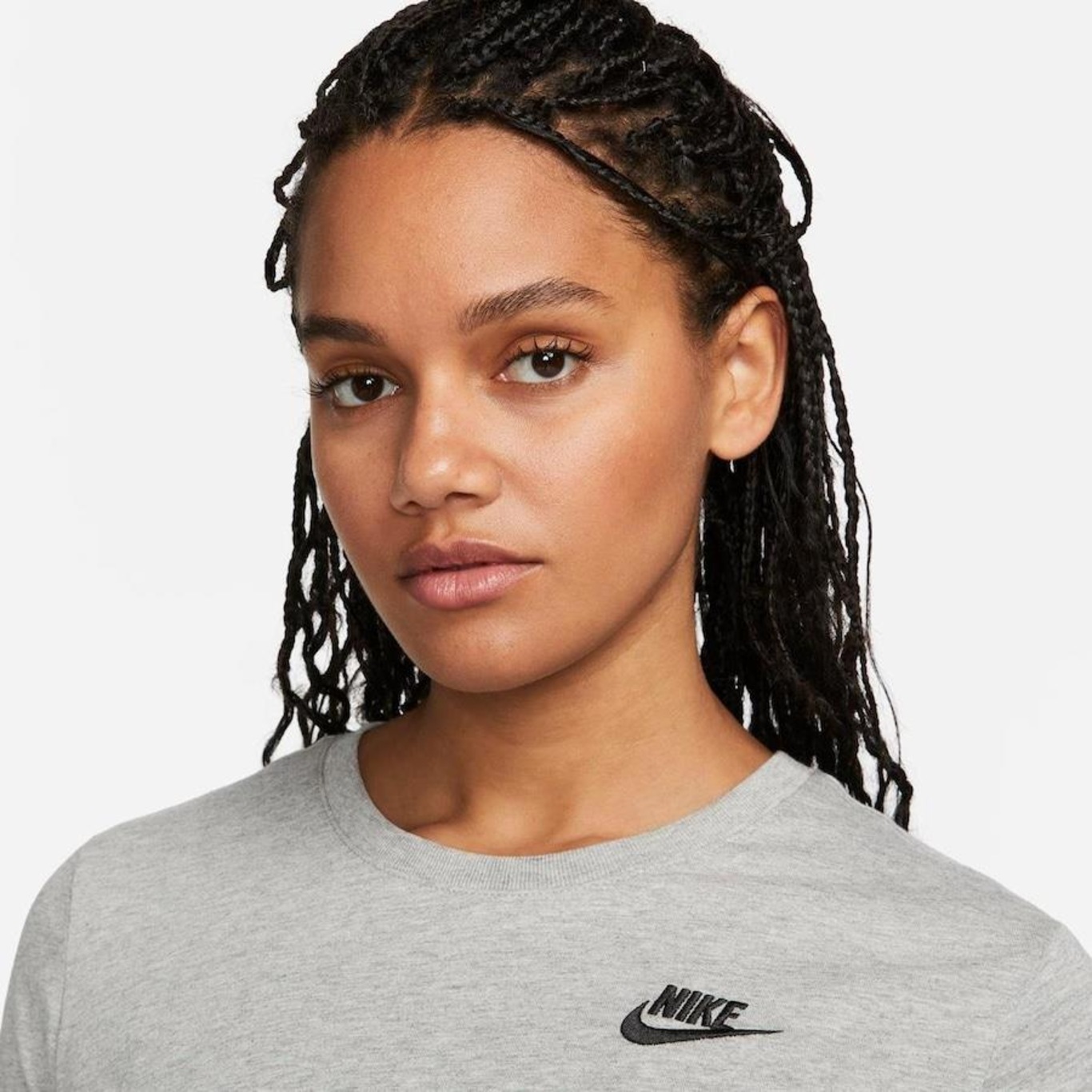 Camiseta Nike Sportswear Club Essentials - Feminina - Foto 3