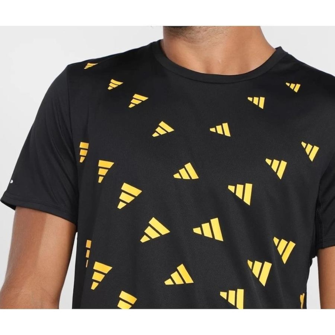 Camiseta adidas Brand Love Graphic Tee - Masculina - Foto 3