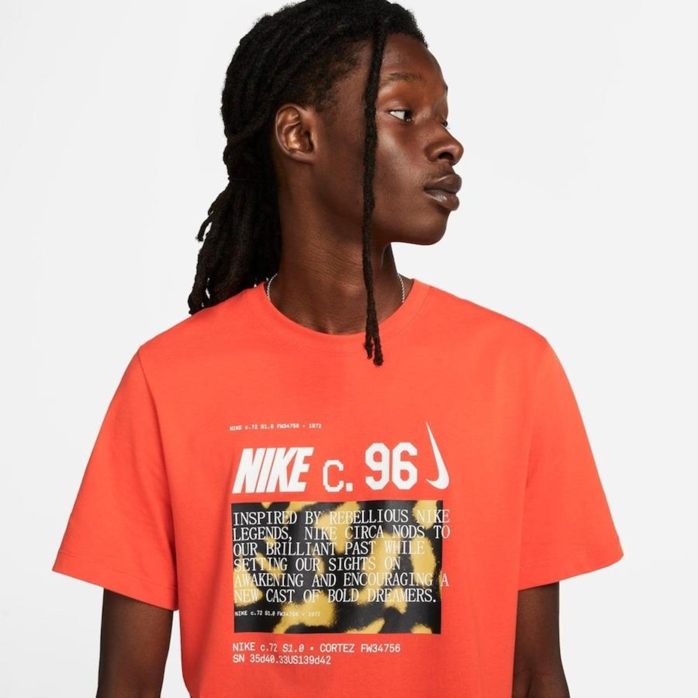 Camiseta Nike Tee Circa disponível na Loja Averse