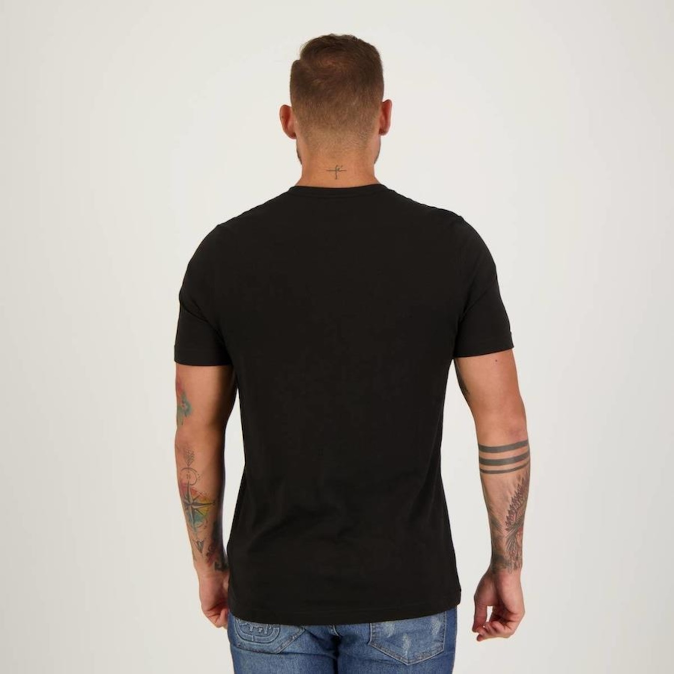 Camiseta Puma ESS V Neck - Masculina - Foto 3