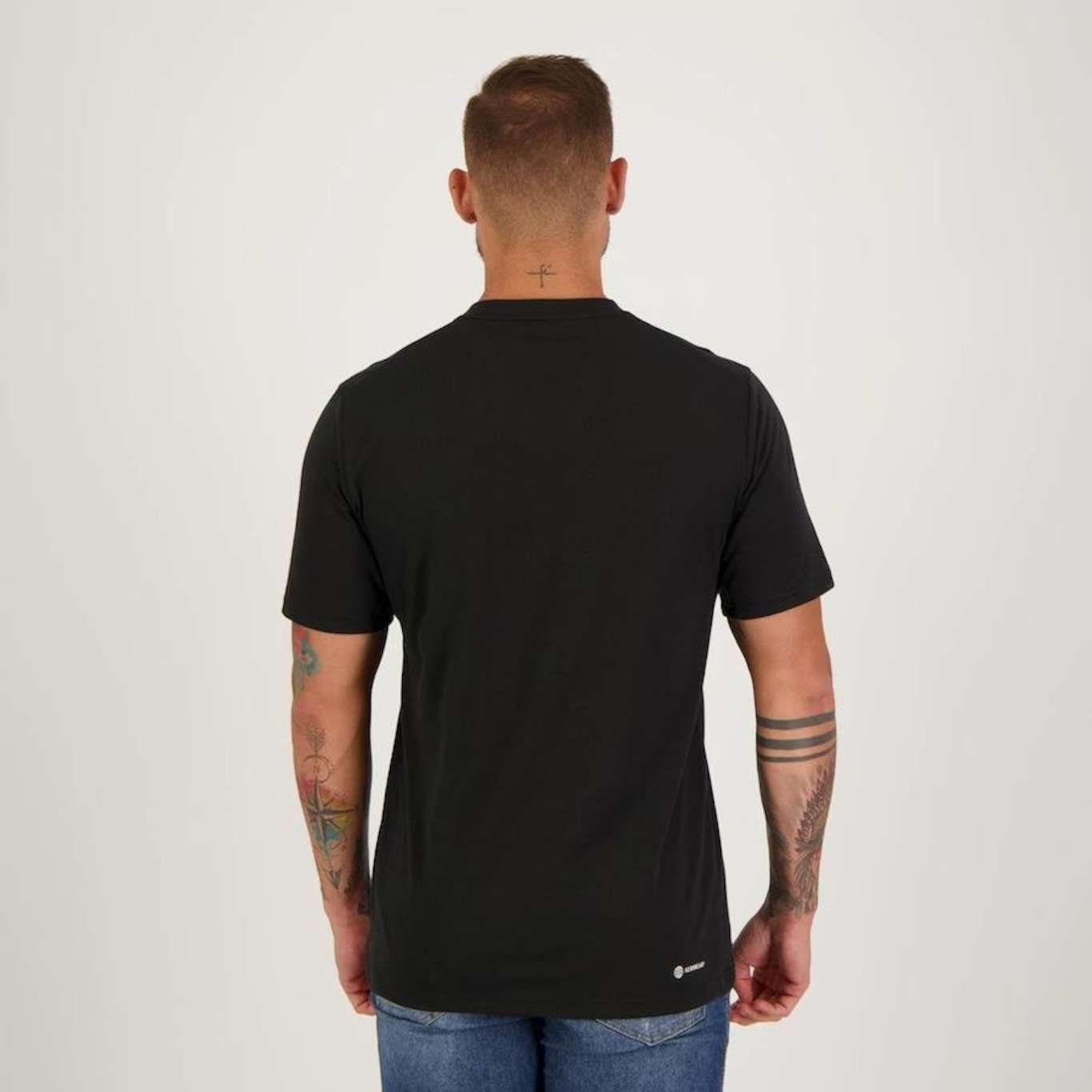 Camiseta adidas Essentials Logo - Masculina - Foto 3