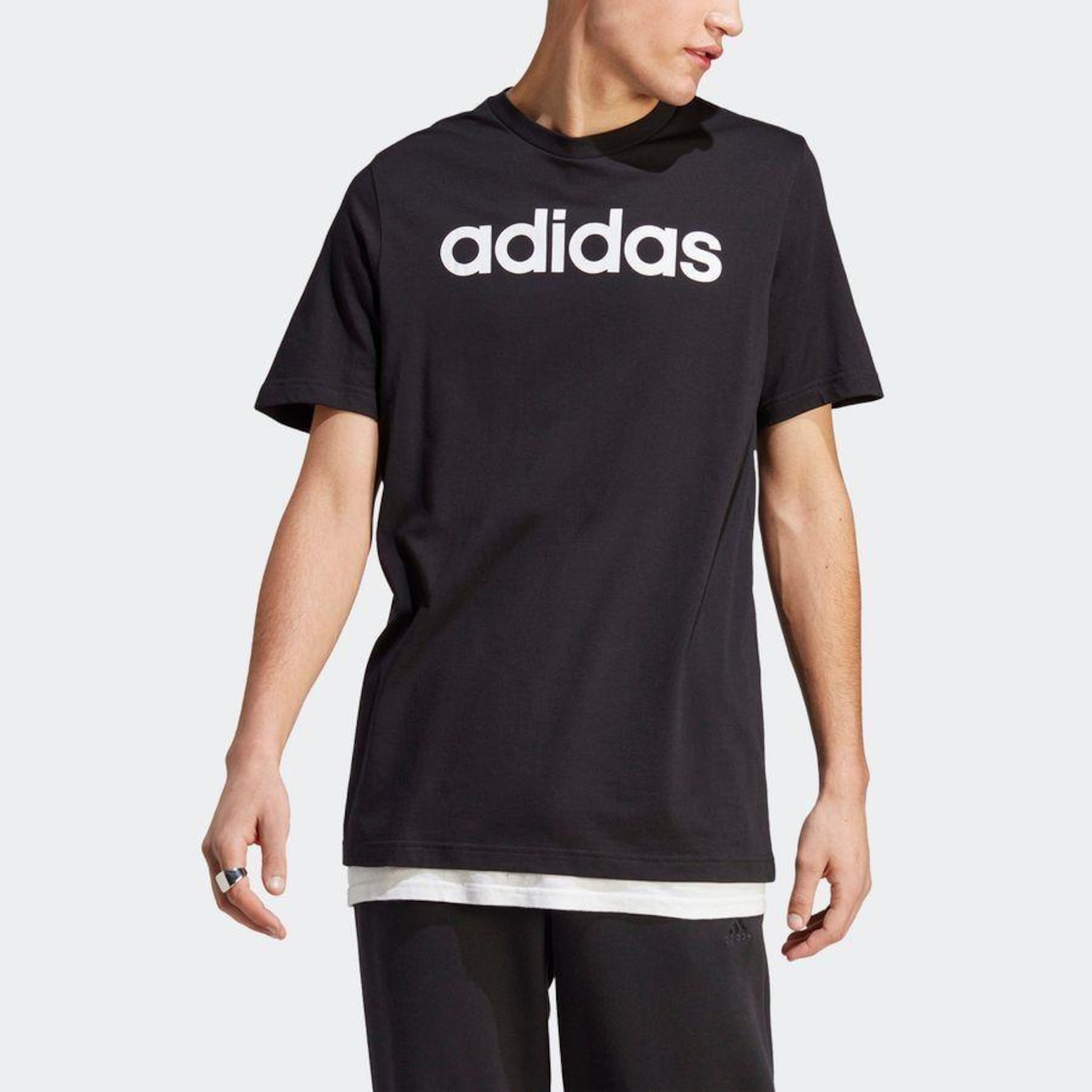 Camiseta adidas Essentials Linear Embroidered Logo - Masculina - Foto 5