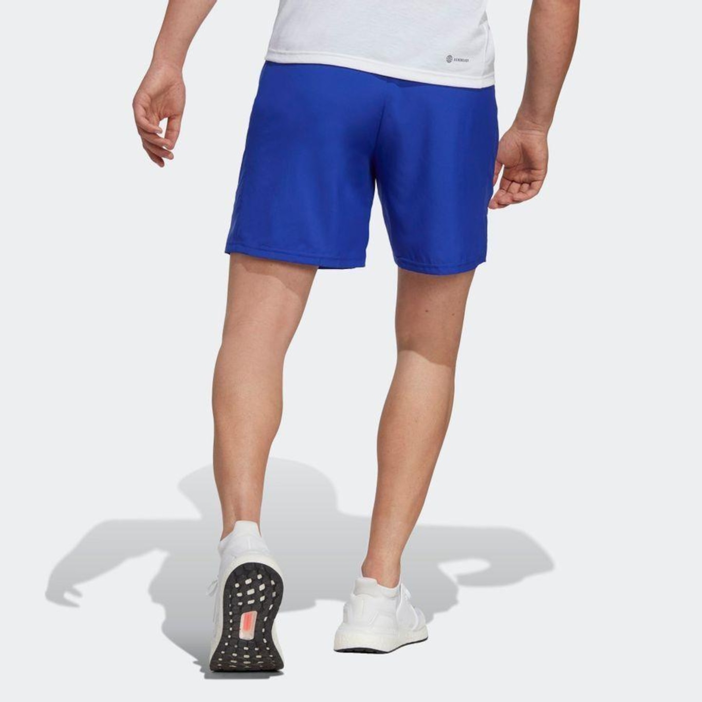 Bermuda adidas Treino Essentials Woven - Masculina - Foto 5