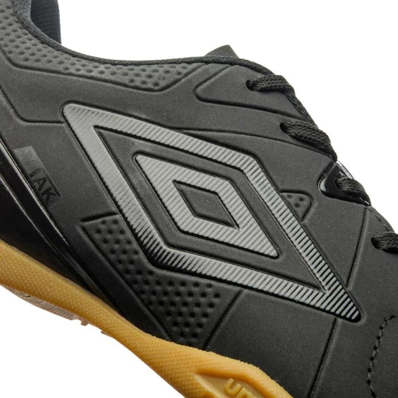 Chuteira Futsal Umbro Attak Eternal Indoor - Adulto - Foto 6