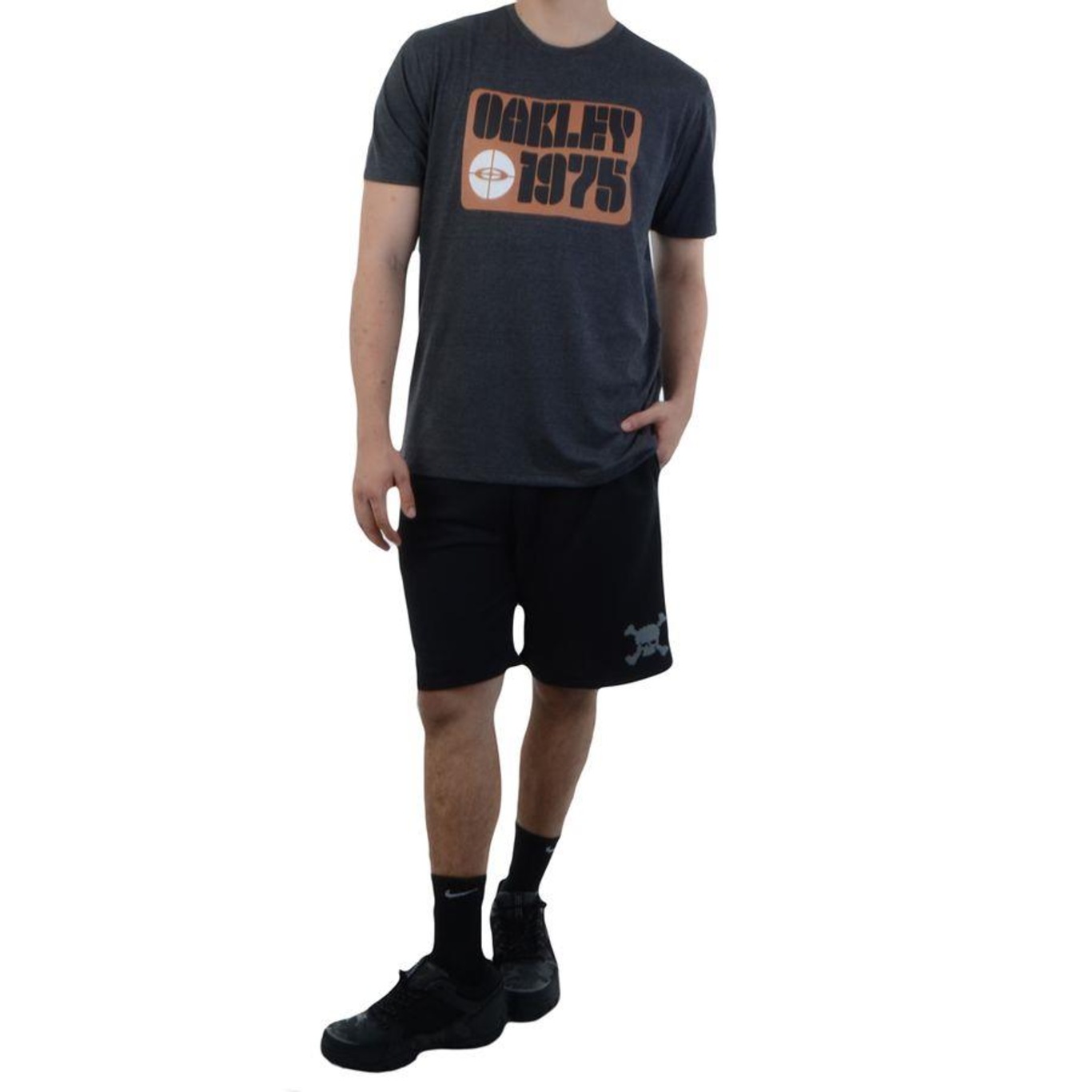 Camiseta Oakley 1975 Blackout - Masculina - Foto 6