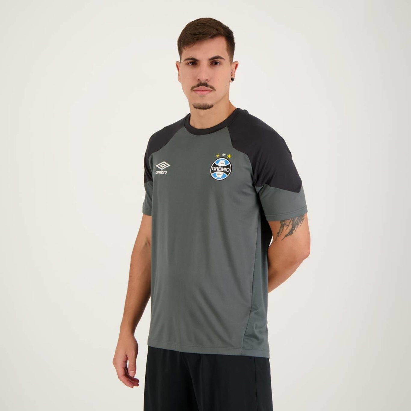 Camisa do Grêmio Concentração 2023 Umbro - Masculina - Foto 2