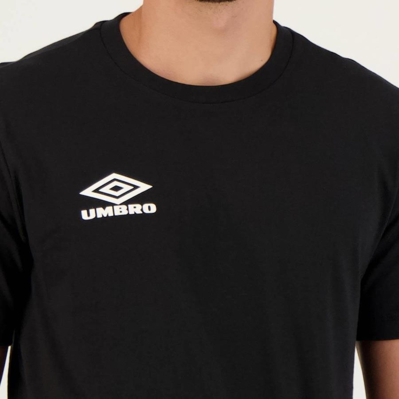 Camiseta Umbro Diamond Tradicional Logo - Masculina - Foto 4