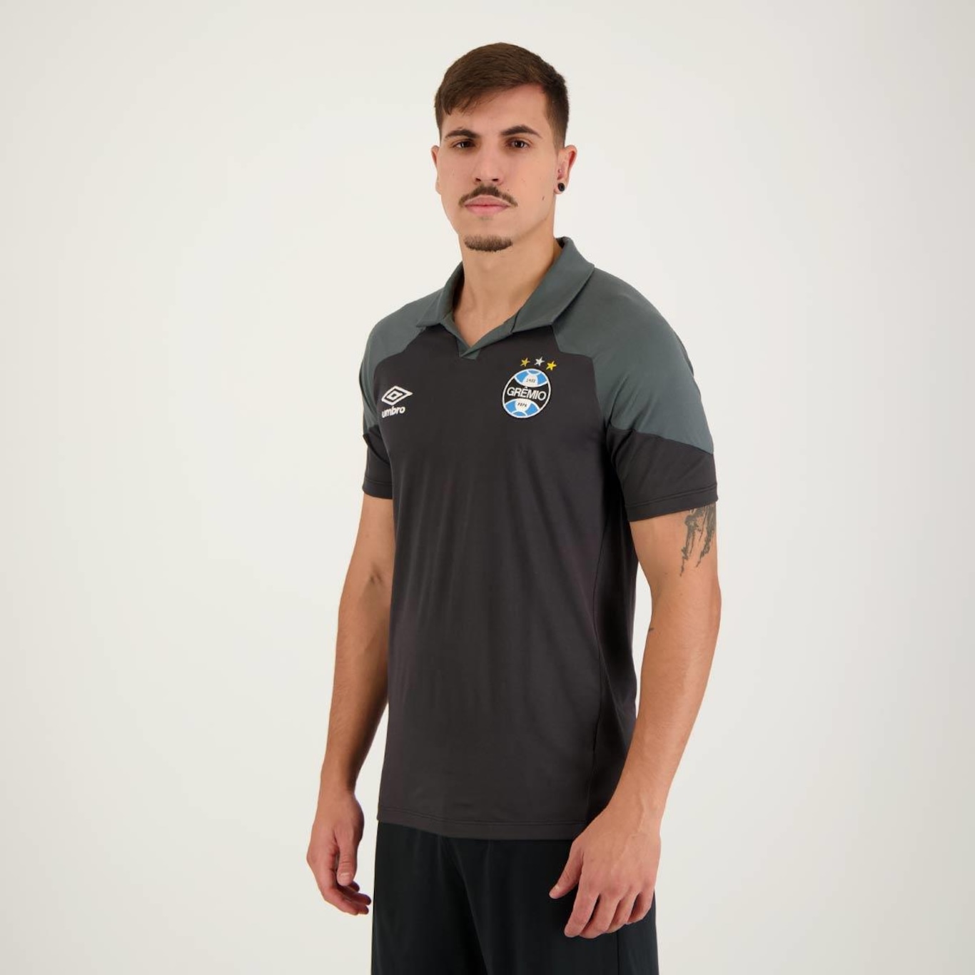 Camisa Polo do Grêmio Viagem 2023 Umbro - Masculina - Foto 2