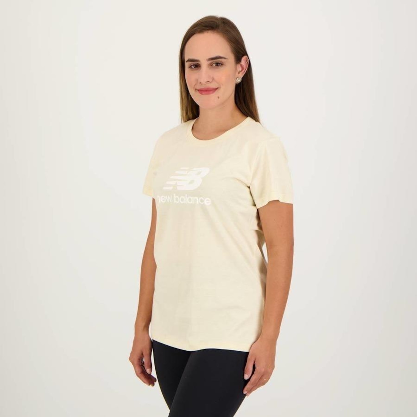 Camiseta New Balance Essentials Basic - Feminina - Foto 4