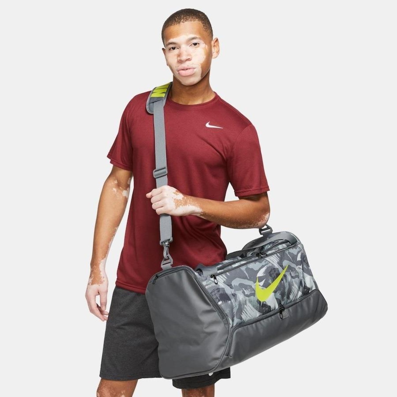 Nike brasilia duffel bag sales camo