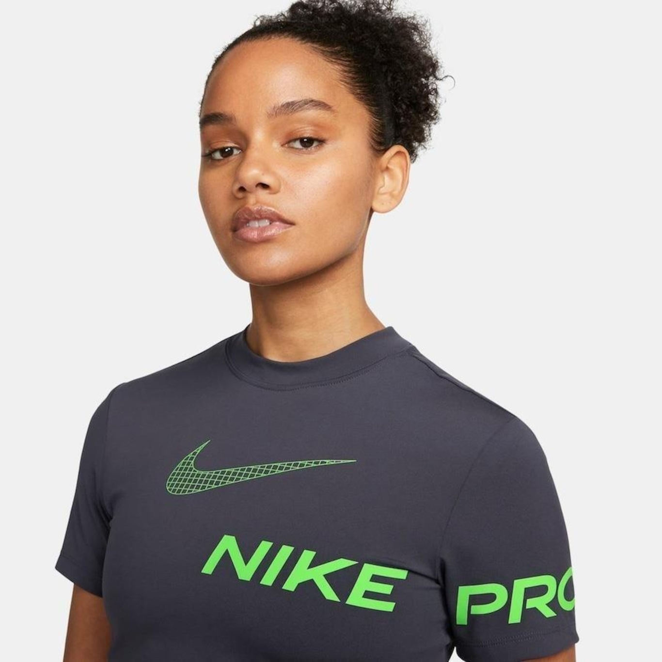 Camiseta Nike Pro Dri-FIT - Feminina em Promoção