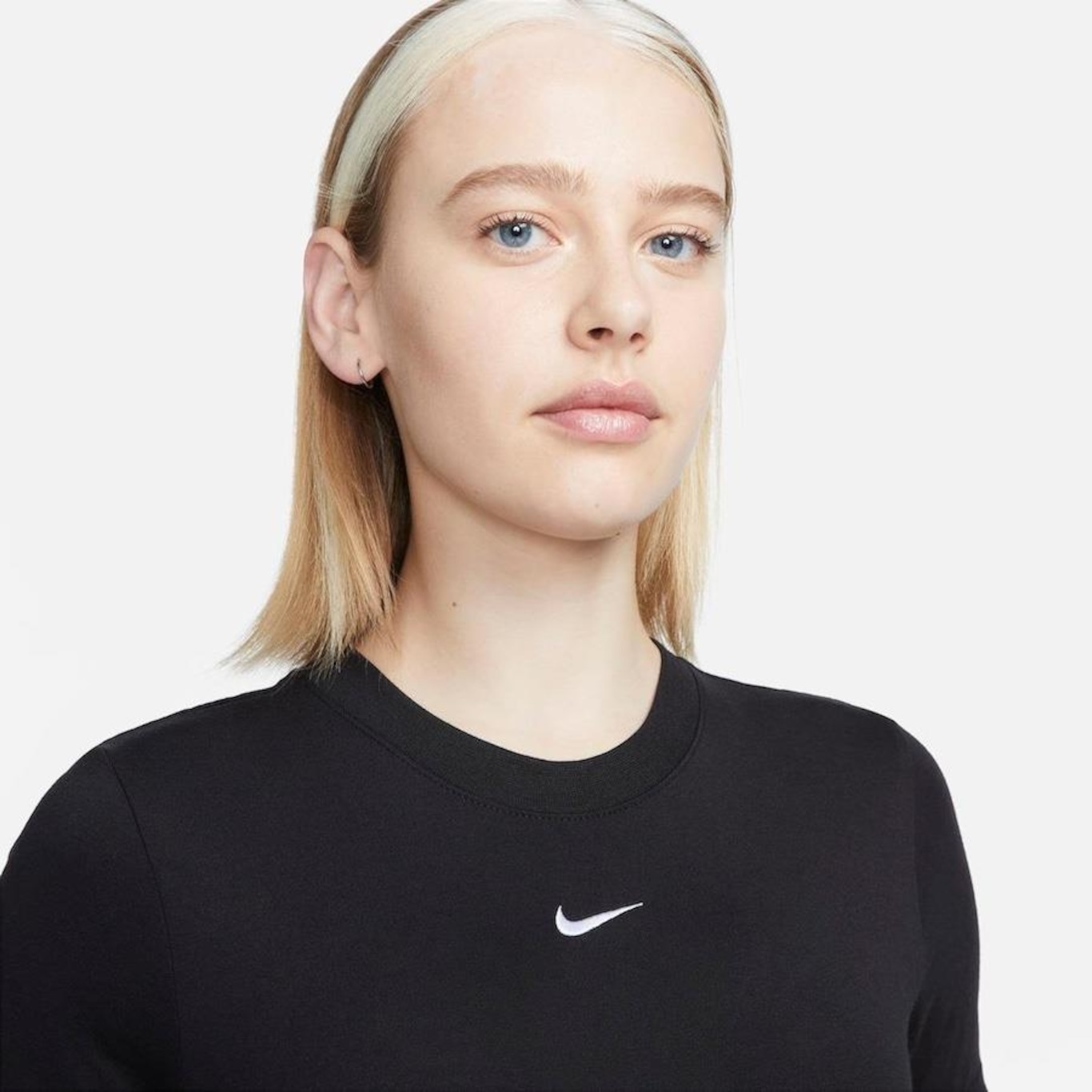 Camiseta Nike Sportswear Essential - Feminina - Foto 3