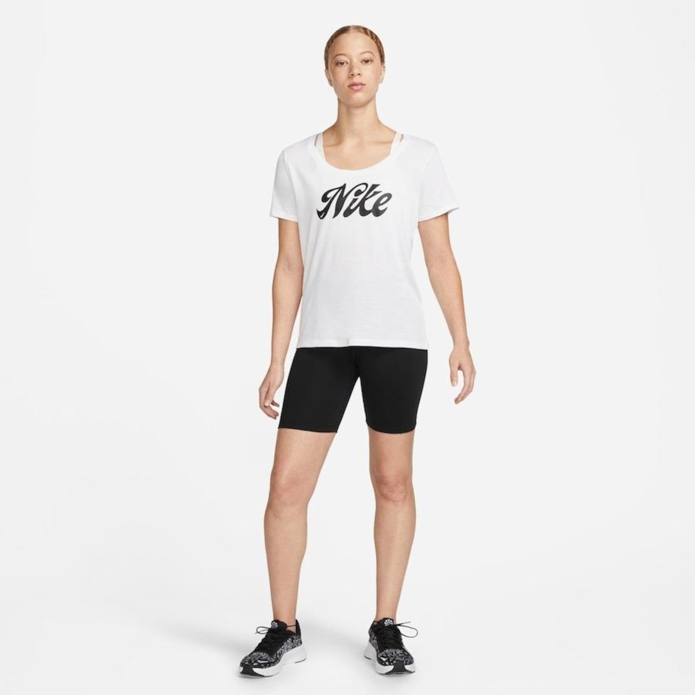 Camiseta Nike Dri-FIT Script - Feminina - Foto 4