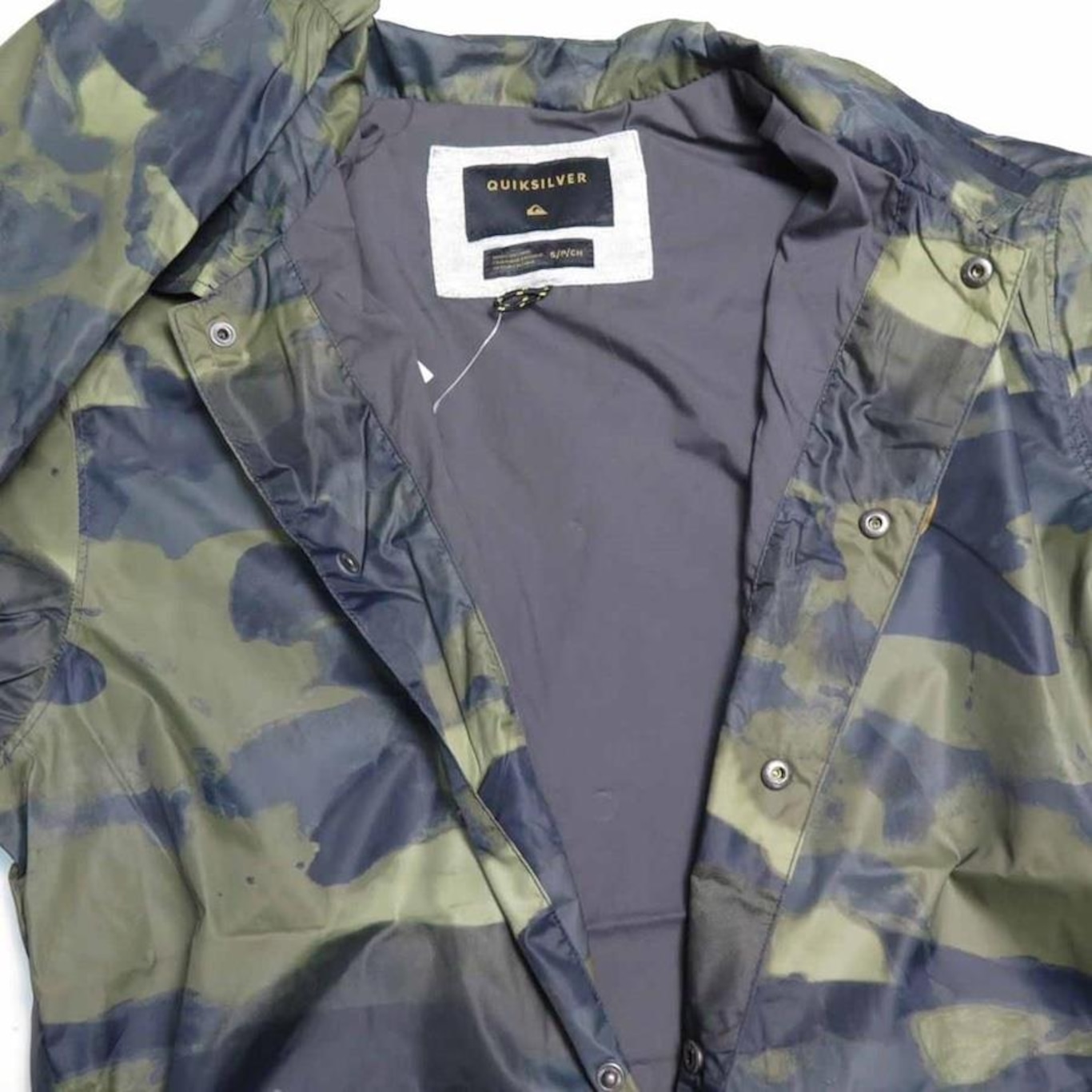 Corta vento 2024 quiksilver camuflado