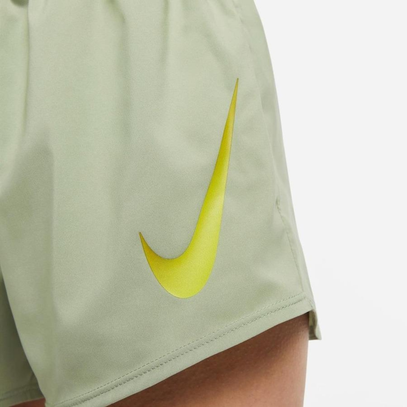 Shorts Nike Swoosh - Feminino - Foto 4