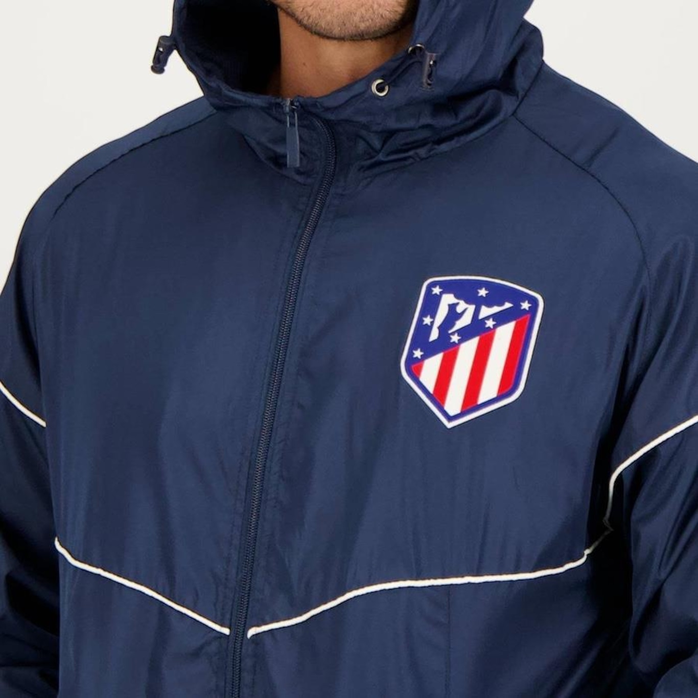 Jaqueta Corta Vento com Capuz Atlético de Madrid II Futfanatics - Masculina - Foto 4