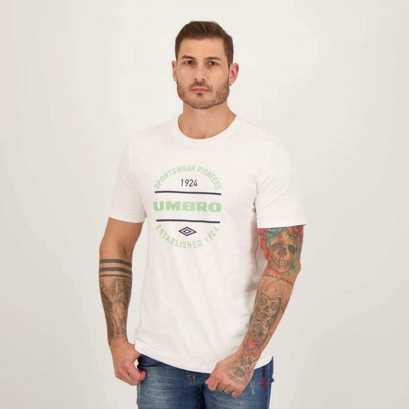 Camiseta Umbro Football Pioneers - Masculina - Foto 2