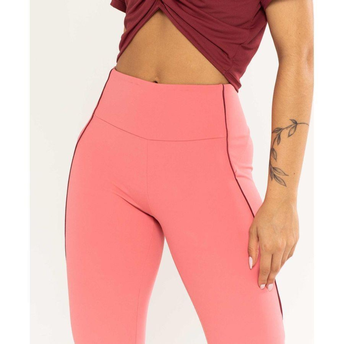 Calça Legging para Academia Feminina com Recortes em Tule