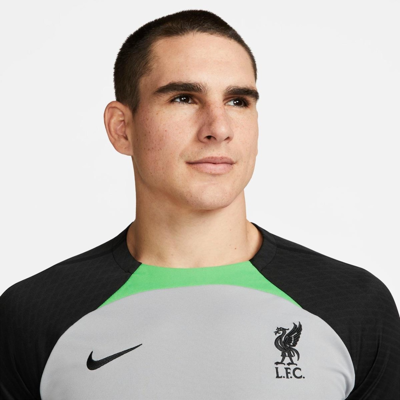 Camisa do Liverpool Nike Strike - Masculina - Foto 3