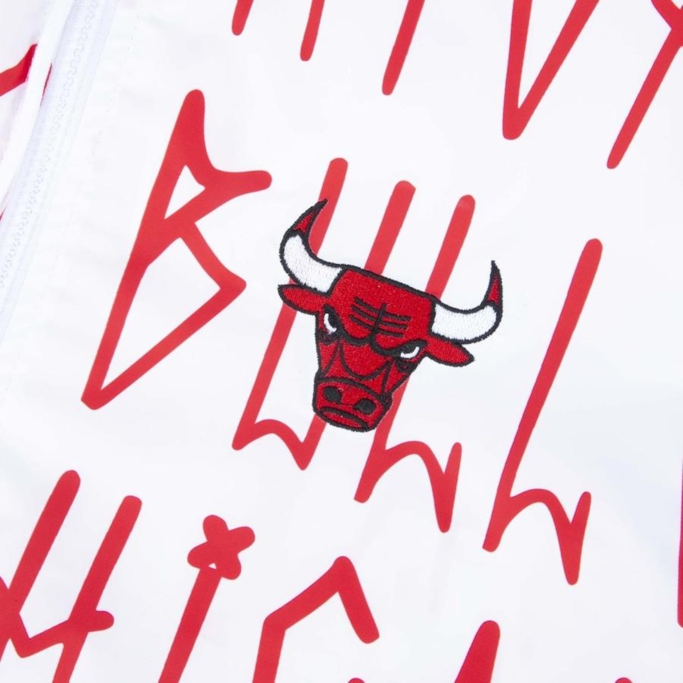 Jaqueta New Era Corta com Capuz Vento Windbreaker NBA Chicagi Bulls - Feminina - Foto 4