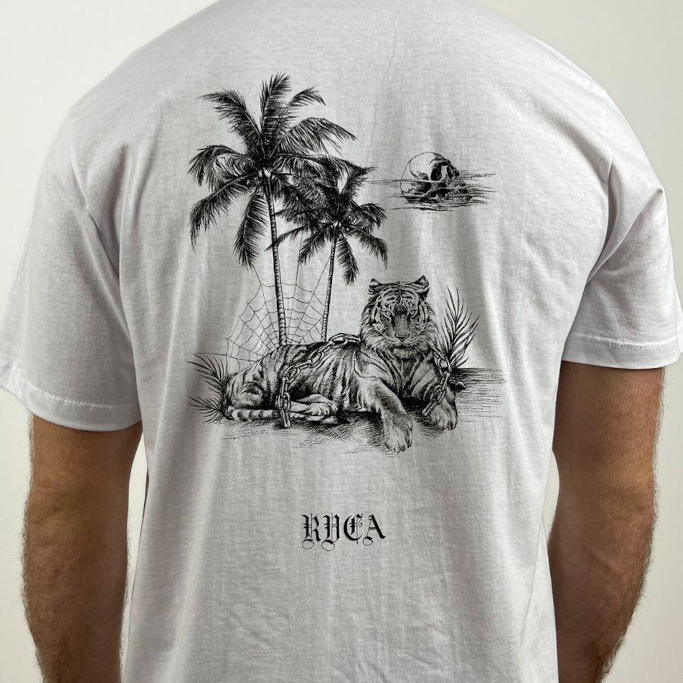 Camiseta Rvca Tiger Beach - Masculina - Foto 4