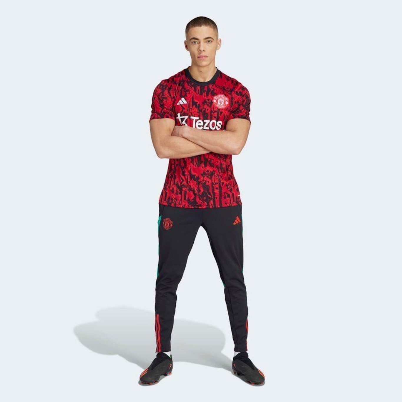 Camisa Pré-Jogo Manchester United 22/23 adidas - Masculina em Promoção na  Americanas