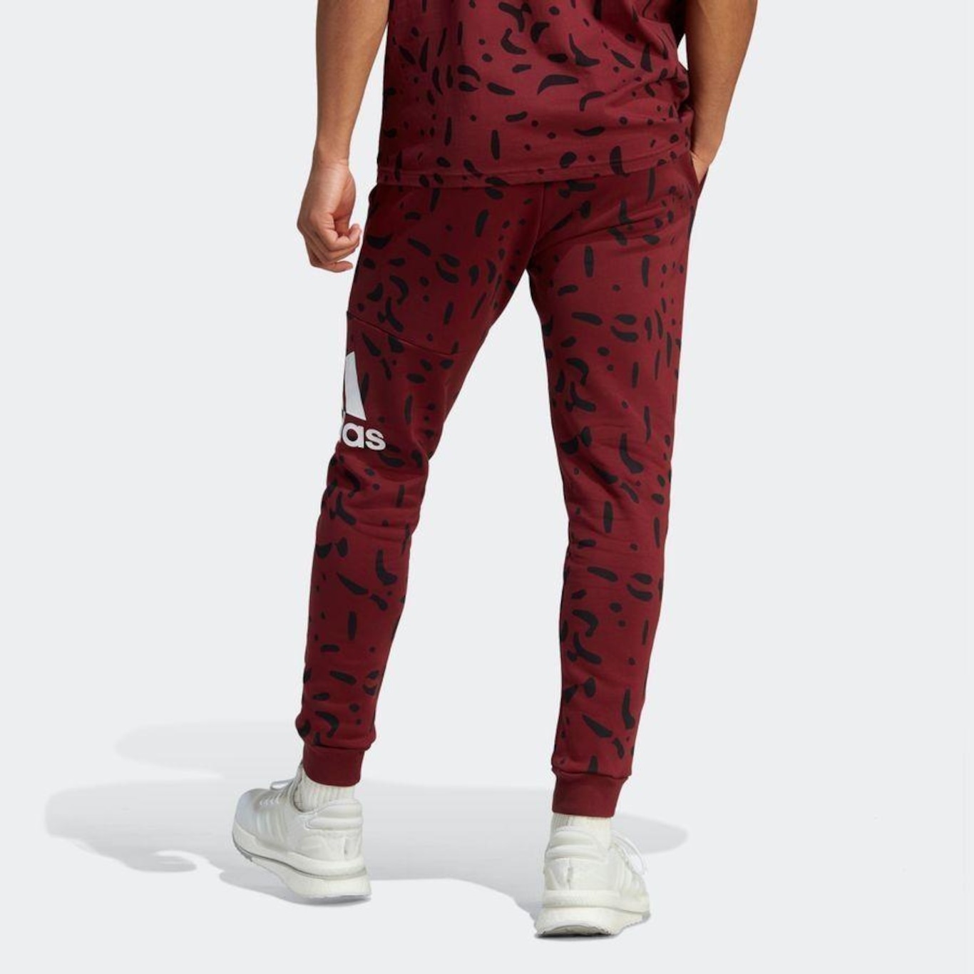 Calça adidas Estampada Essentials Tapered Cuff Logo - Masculina - Foto 5