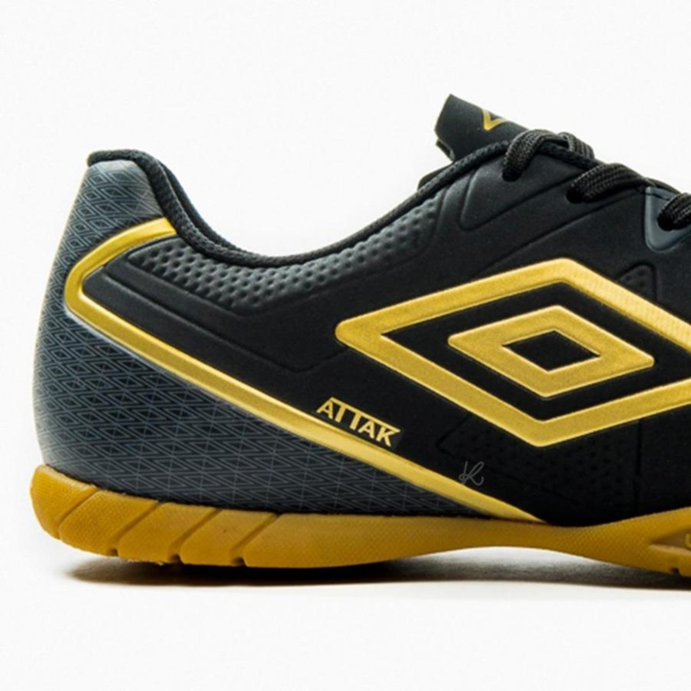 Chuteira Futsal Umbro Attak - Adulto + Meias - Foto 5